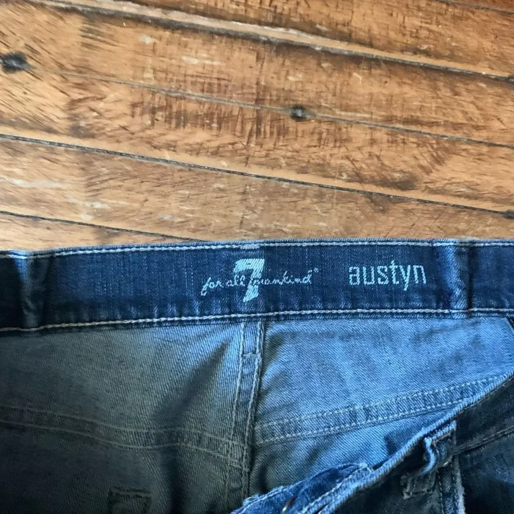 7 for All Mankind Austyn distressed straight leg 32 jeans